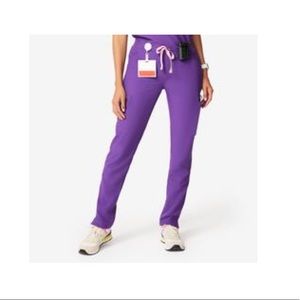 NWT Yola skinny scrub pant in ultra violet